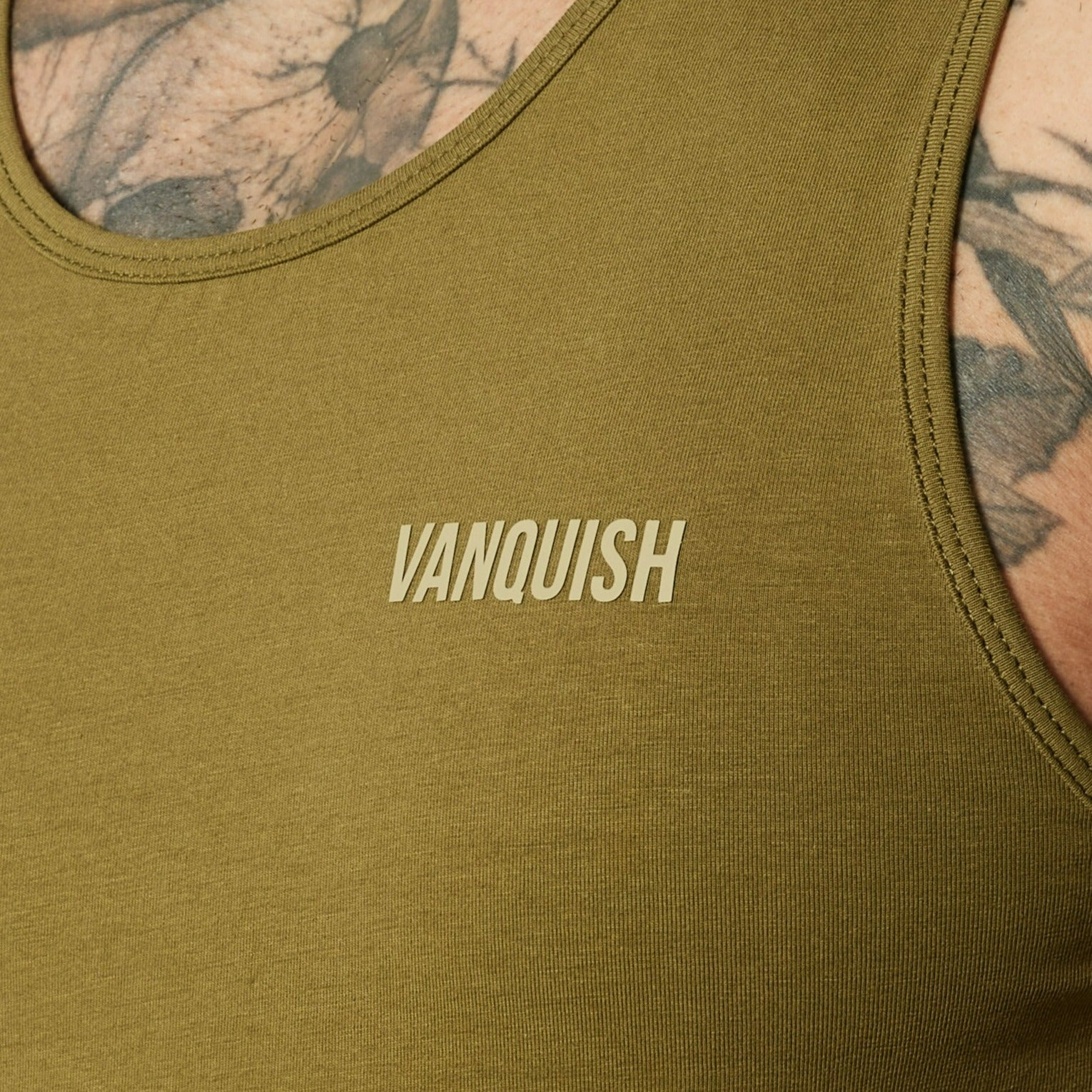 Vanquish Essential Tanktop in normaler Passform, Olivgrün