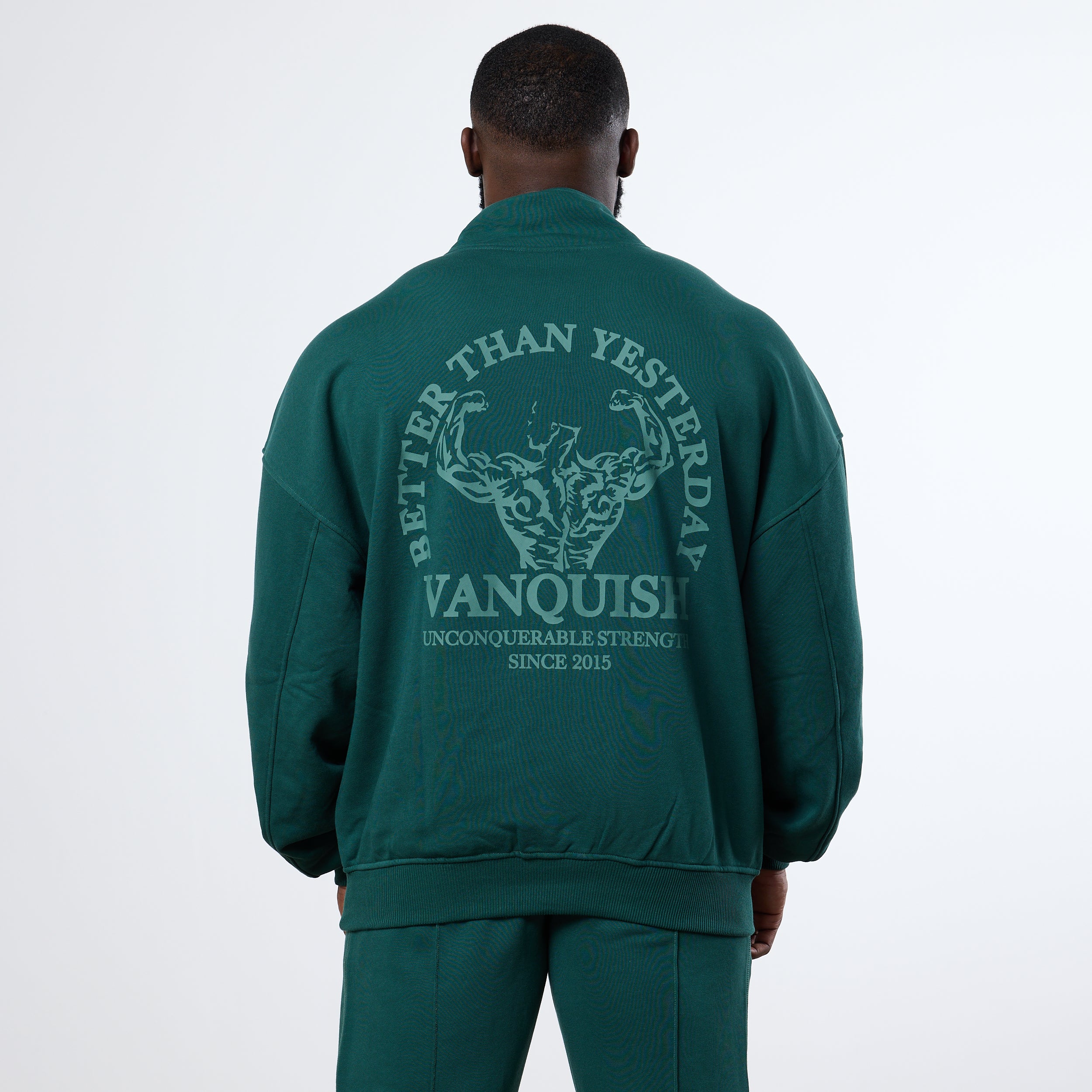 Vanquish – Unconquerable Strength – Pullover mit Viertelreißverschluss in Waldgrün