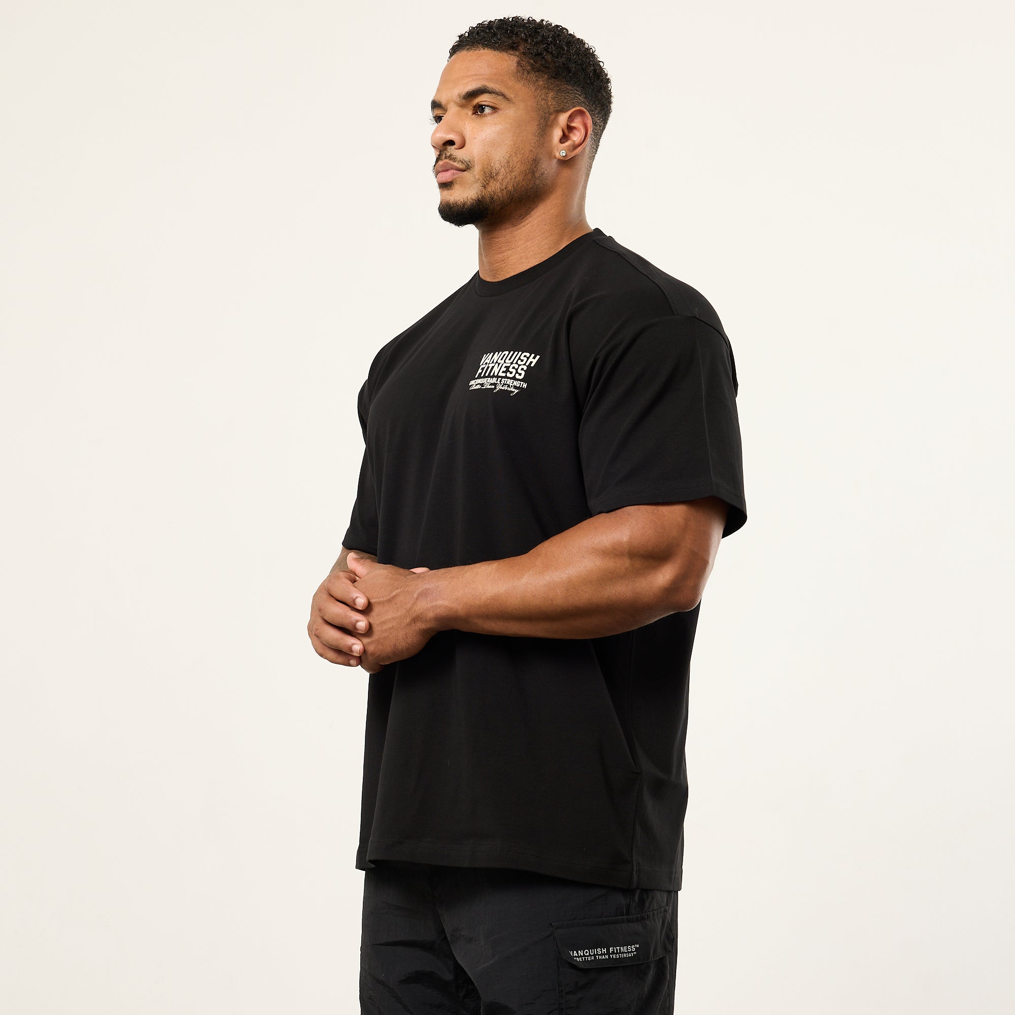 Vanquish TSP Unconquerable Strength Übergroßes T-Shirt in Schwarz