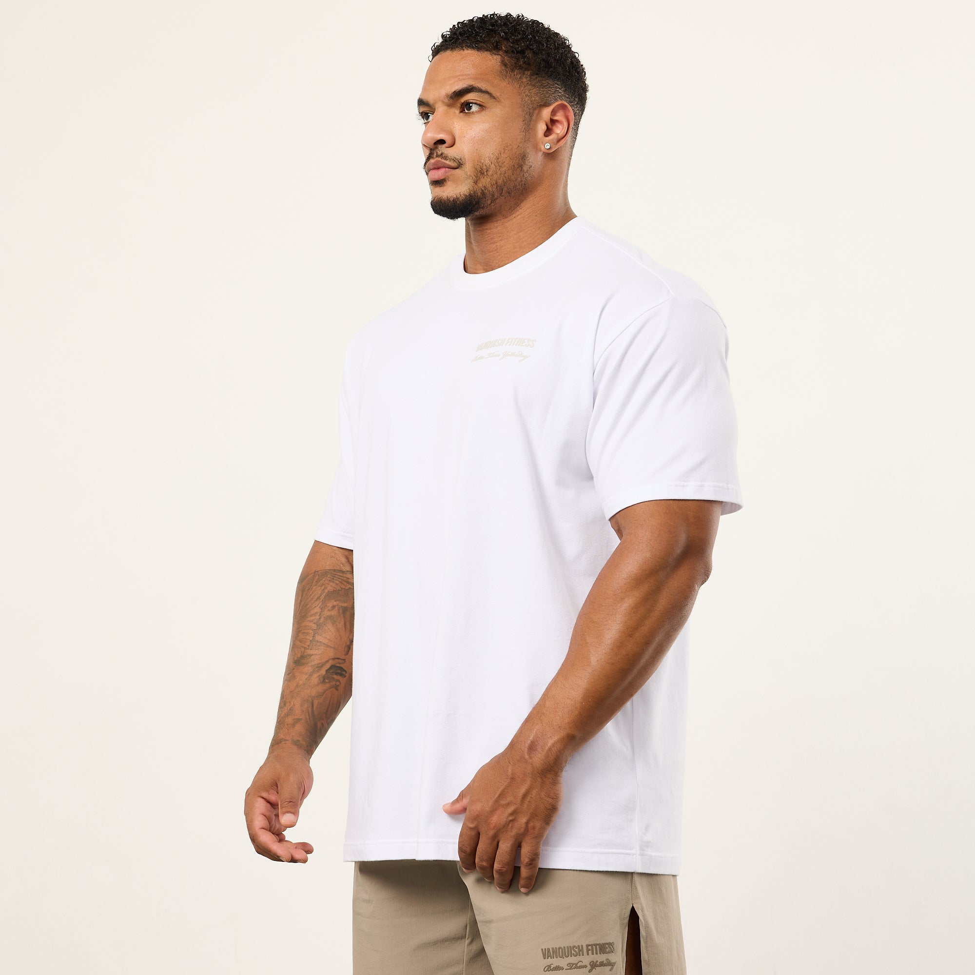 Vanquish – Übergroßes T-Shirt „Signature“ in Weiß