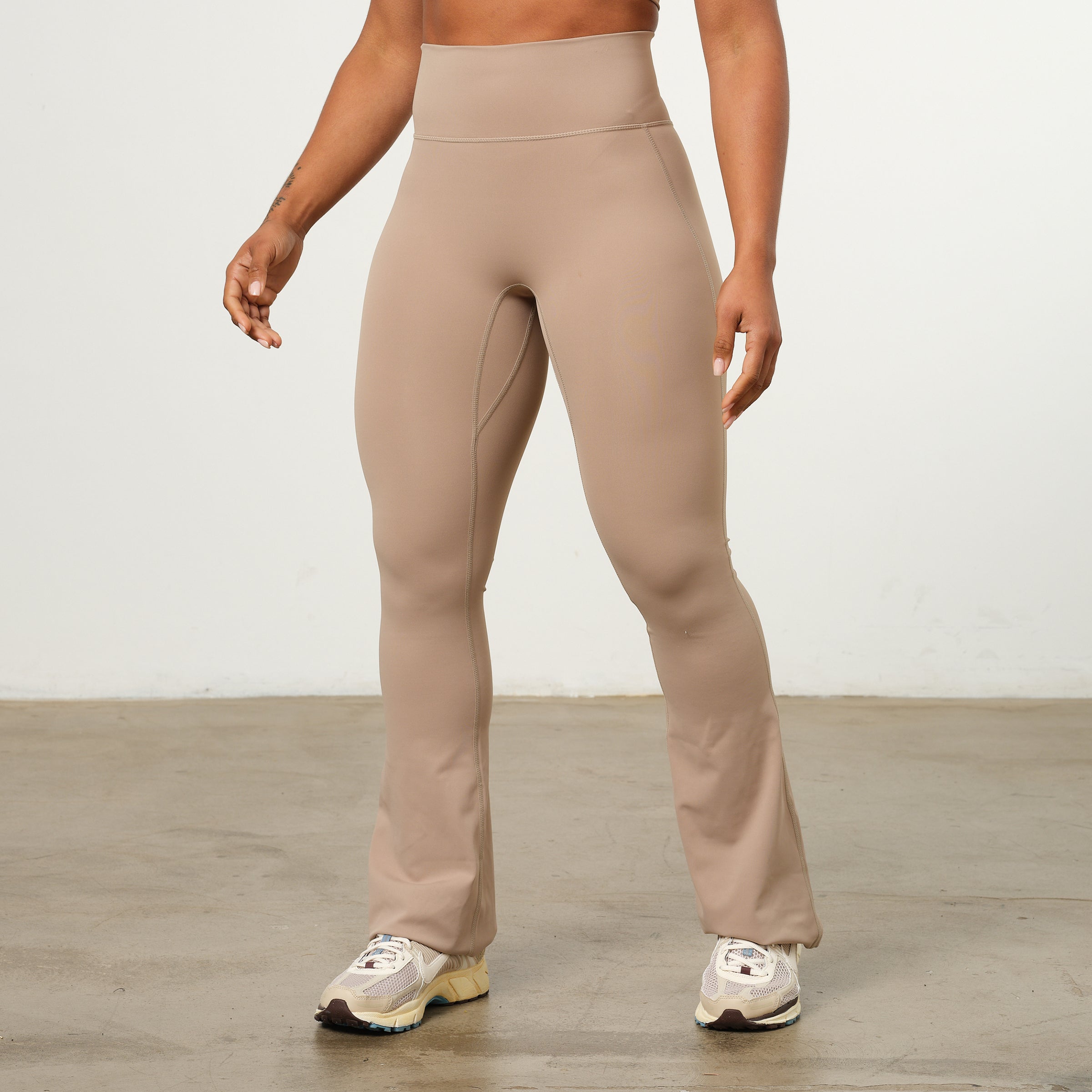 VANQUISH ENHANCE LATTE PETITE HIGH-WAIST FLARED LEGGING