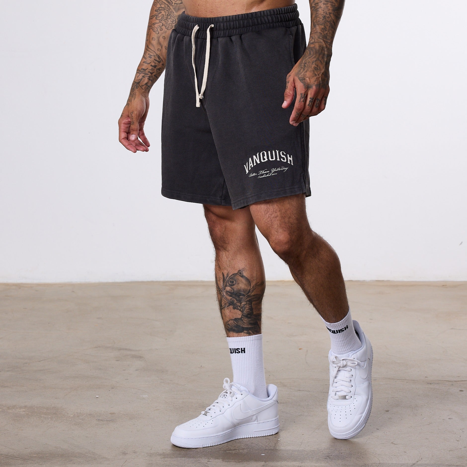 Vanquish – „Better Than Yesterday“-Sweatshorts in verwaschenem Schwarz