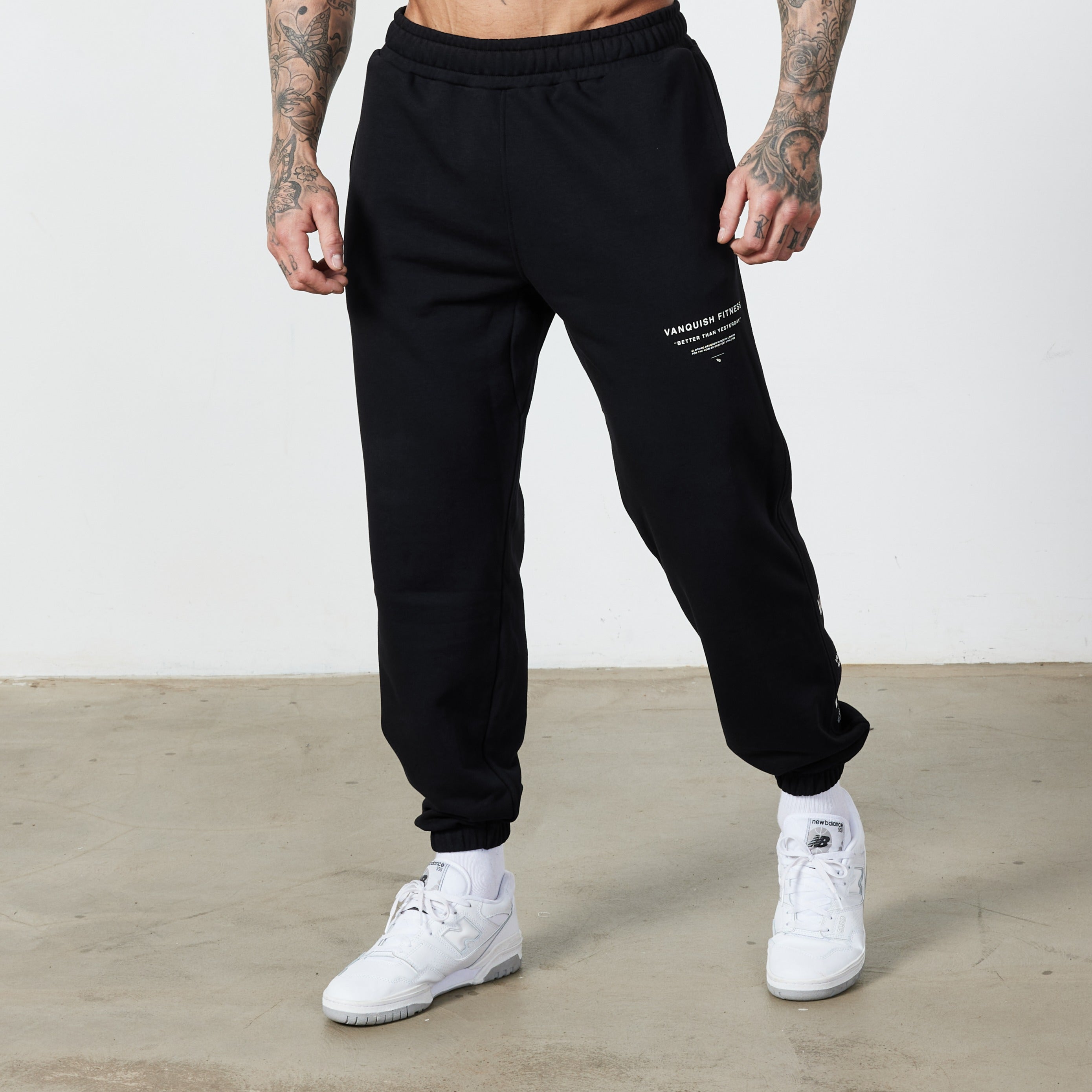 Vanquish utility cargo deals tapered black joggers