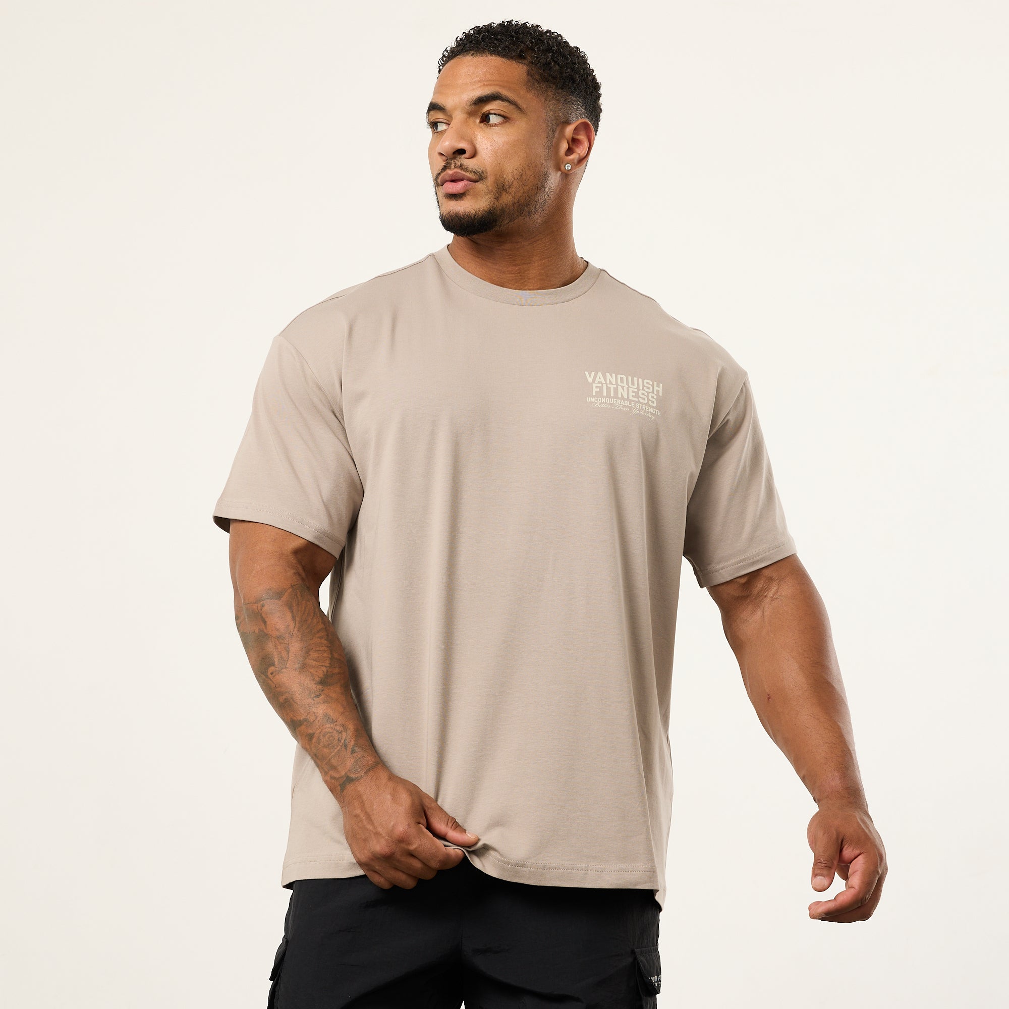 Vanquish TSP Unconquerable Strength Übergroßes T-Shirt in Grau