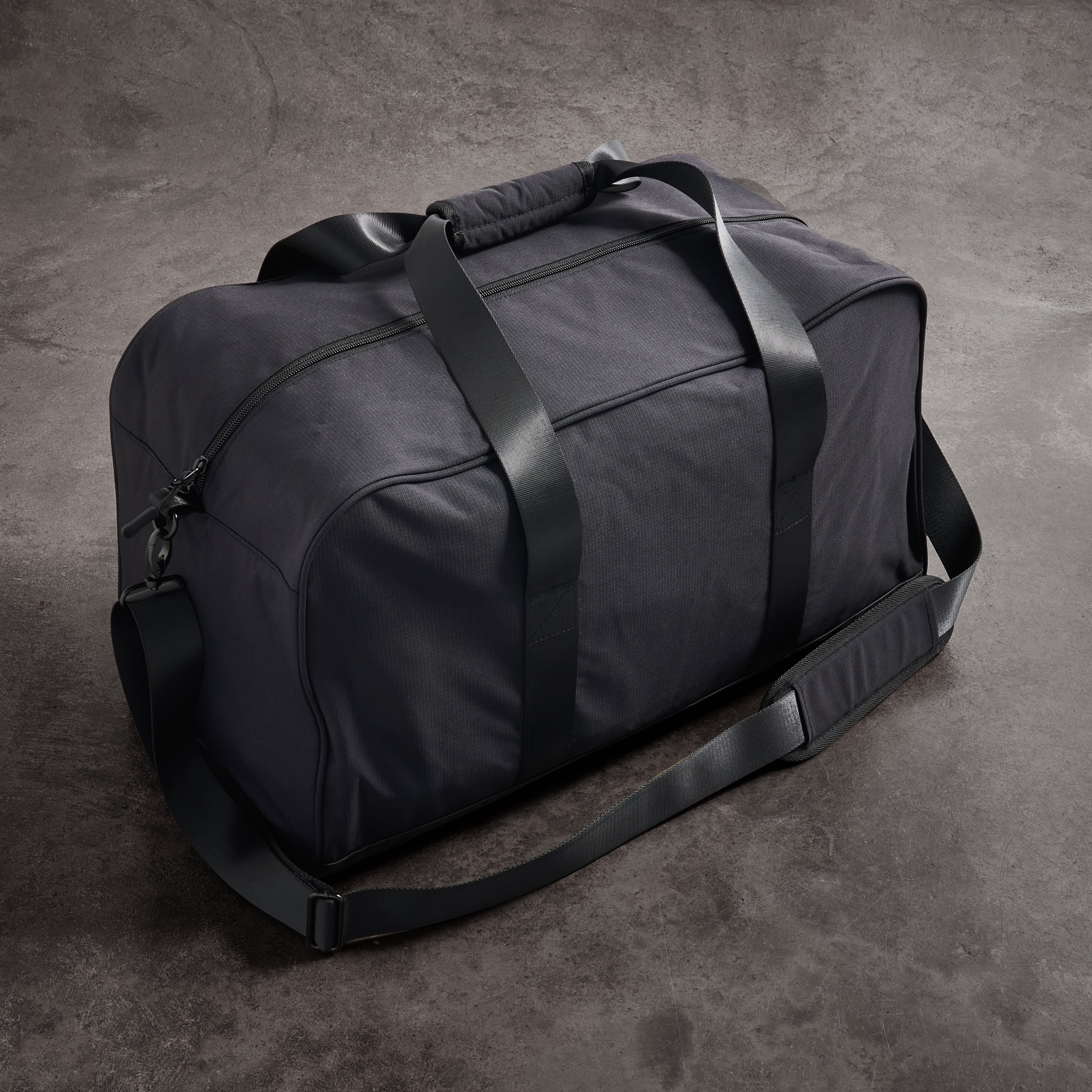 Vanquish Utility Black Medium Performance Holdall Bag