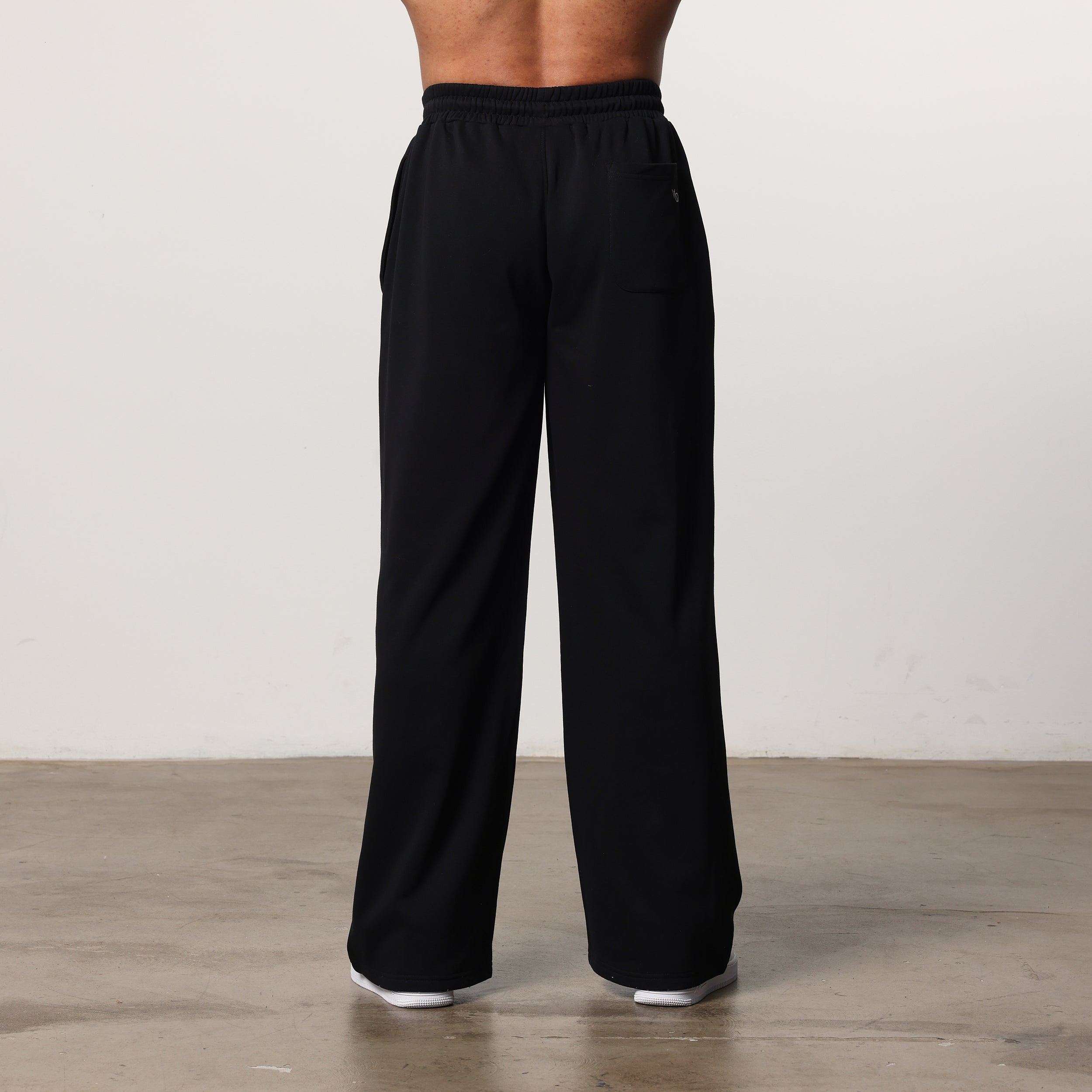 Vanquish Essential Black Straight Leg Sweatpants