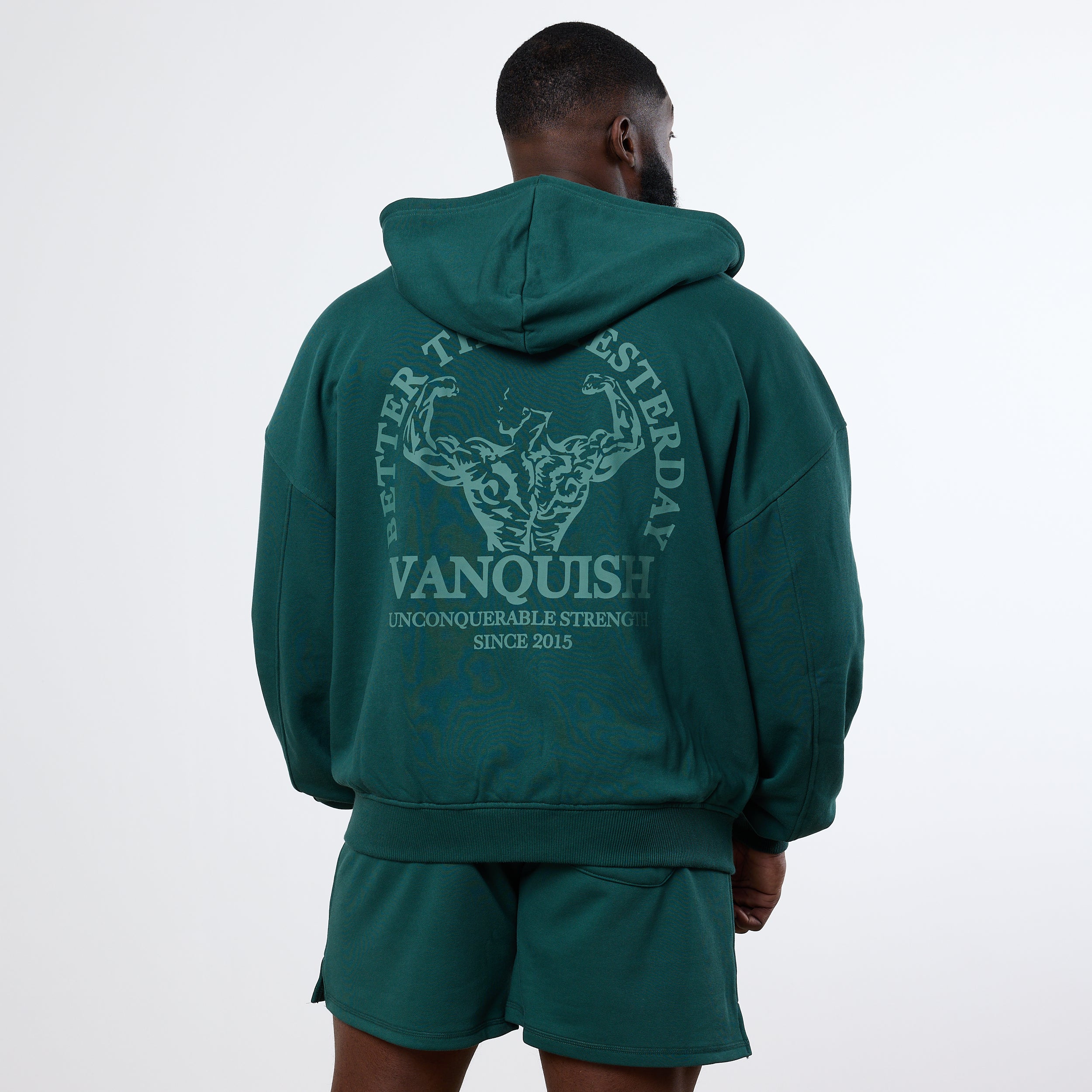 Vanquish – Kapuzenpullover „Unconquerable Strength“ in Waldgrün mit durchgehendem Reißverschluss