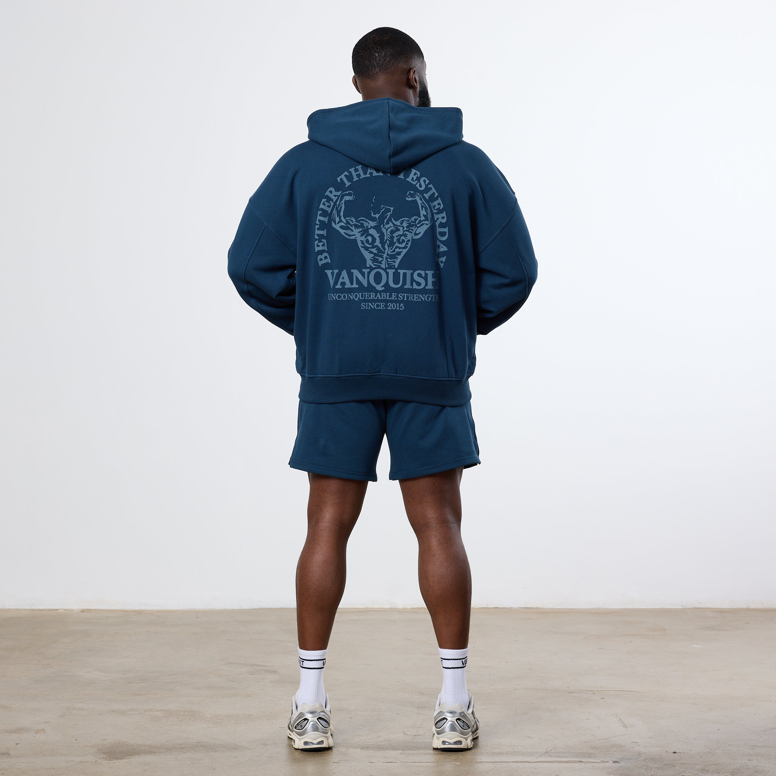 Vanquish – Kapuzenpullover „Unconquerable Strength“ in Mitternachtsblau mit durchgehendem Reißverschluss