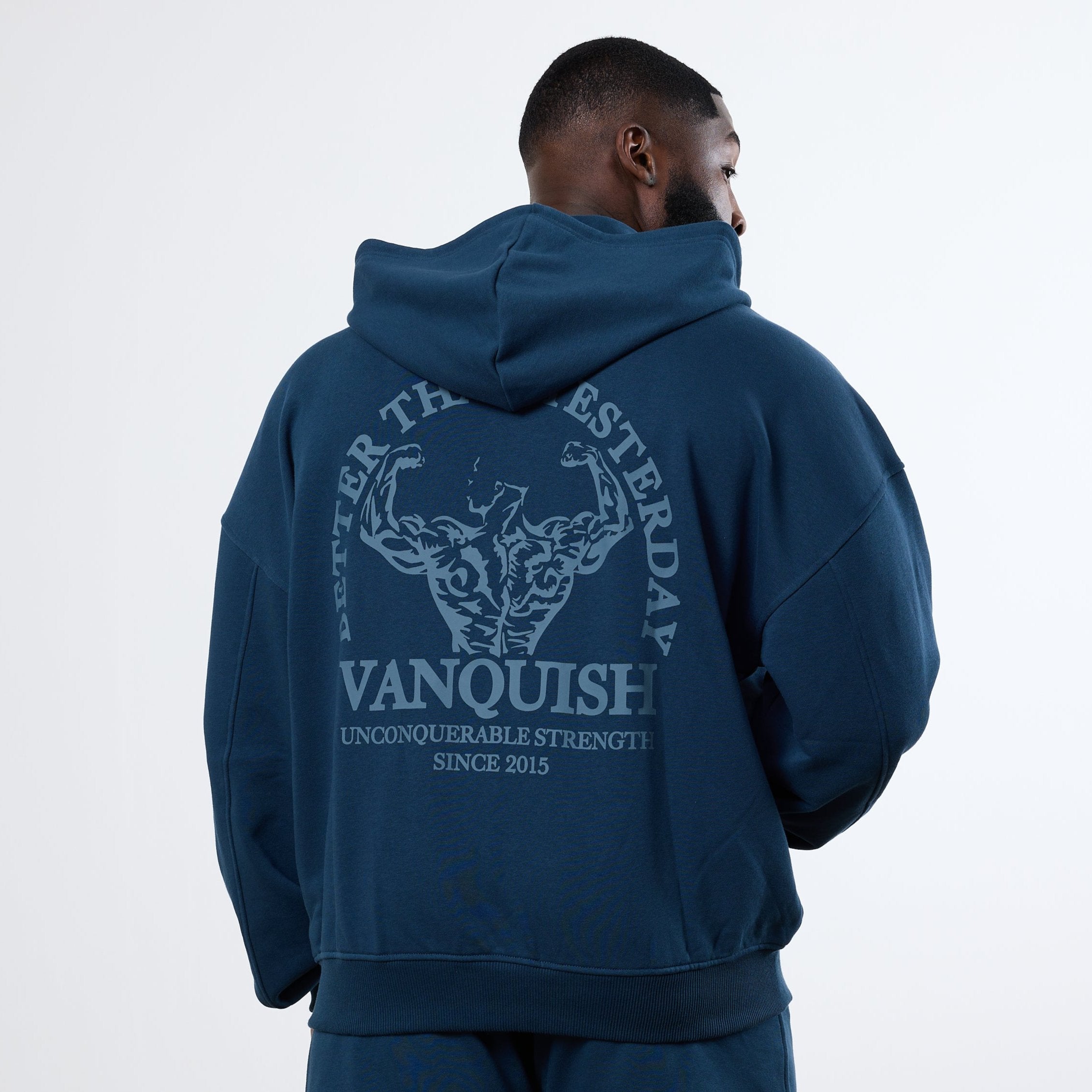 Vanquish – Kapuzenpullover „Unconquerable Strength“ in Mitternachtsblau mit durchgehendem Reißverschluss