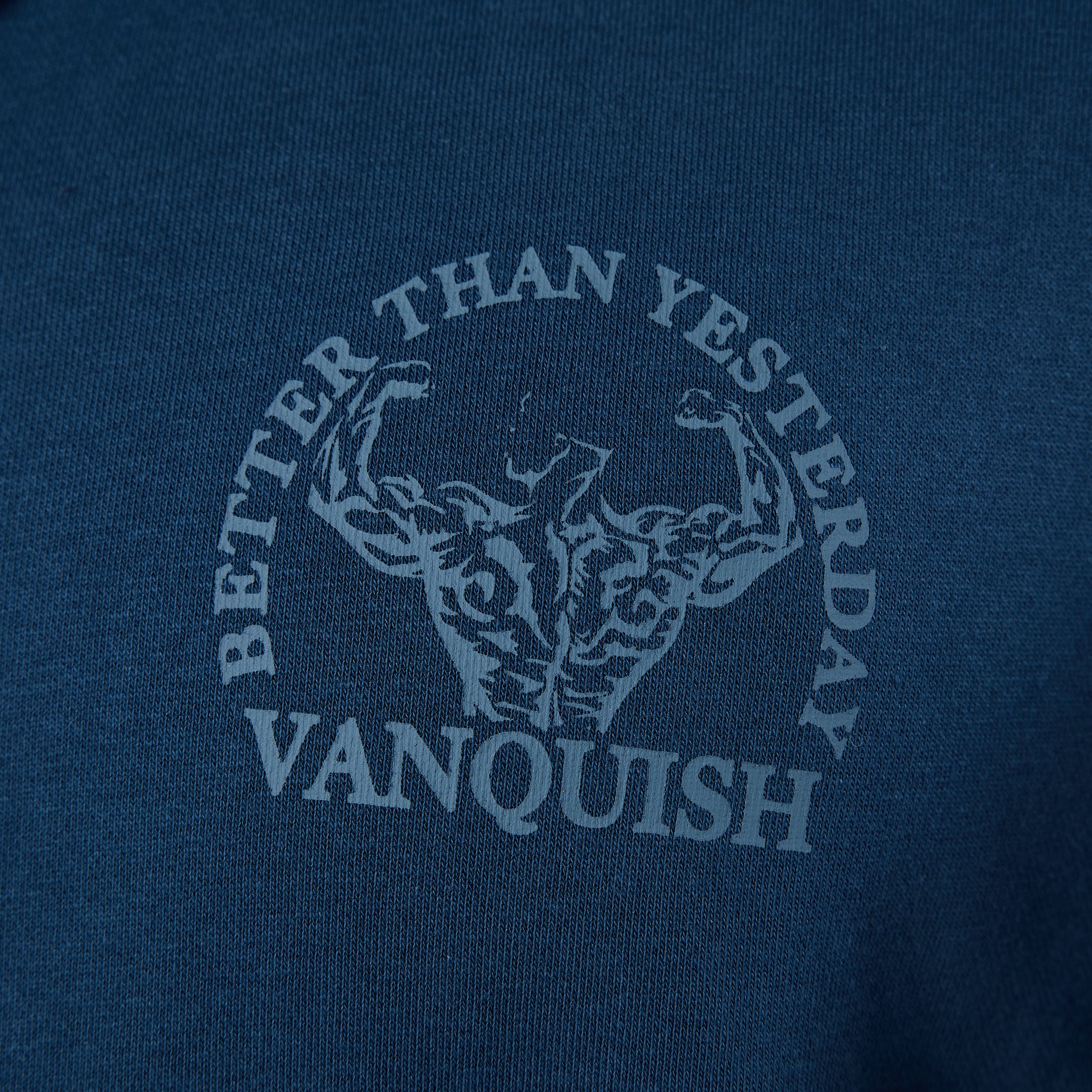 Vanquish – Kapuzenpullover „Unconquerable Strength“ in Mitternachtsblau mit durchgehendem Reißverschluss