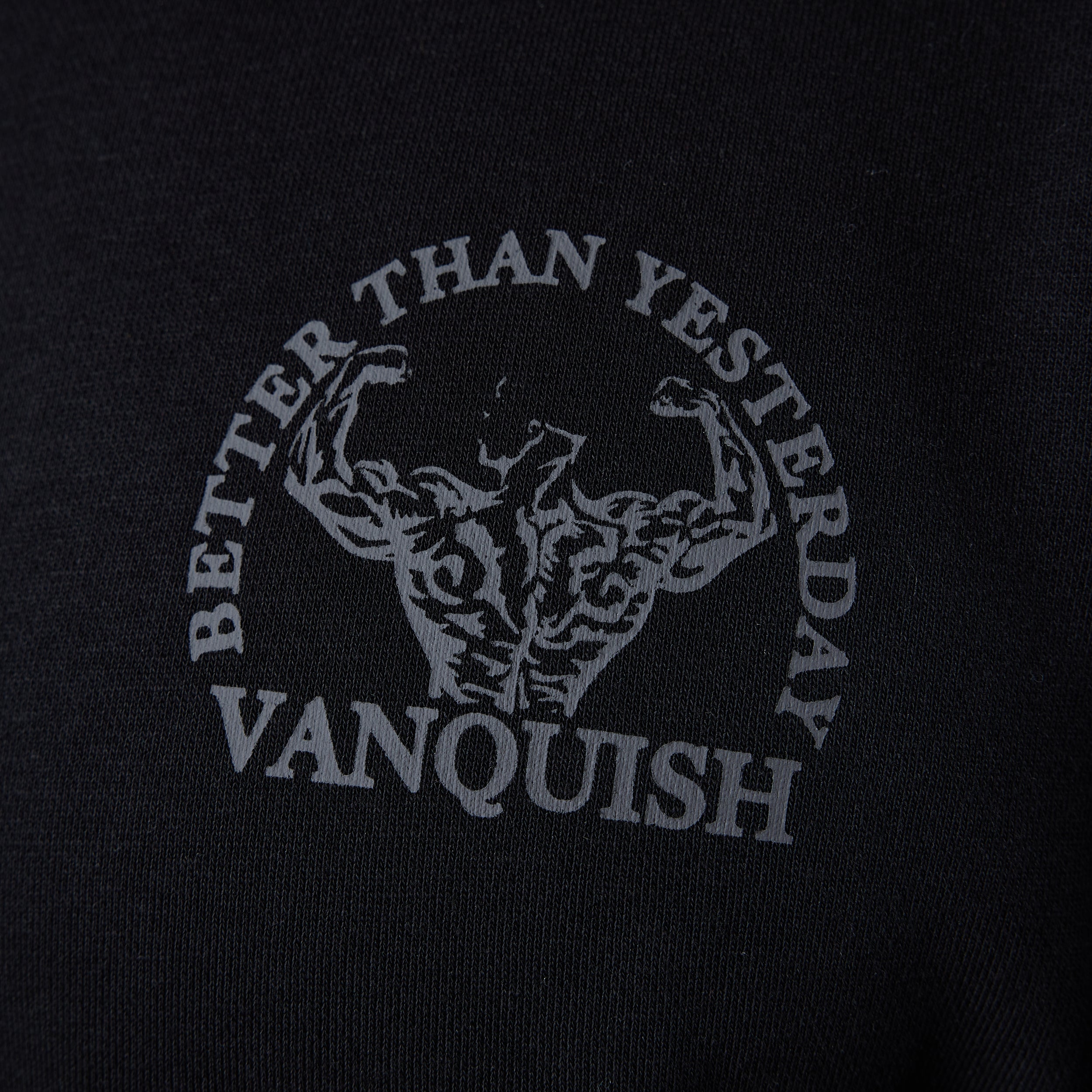 Vanquish – Kapuzenpullover „Unconquerable Strength“ in Schwarz mit durchgehendem Reißverschluss