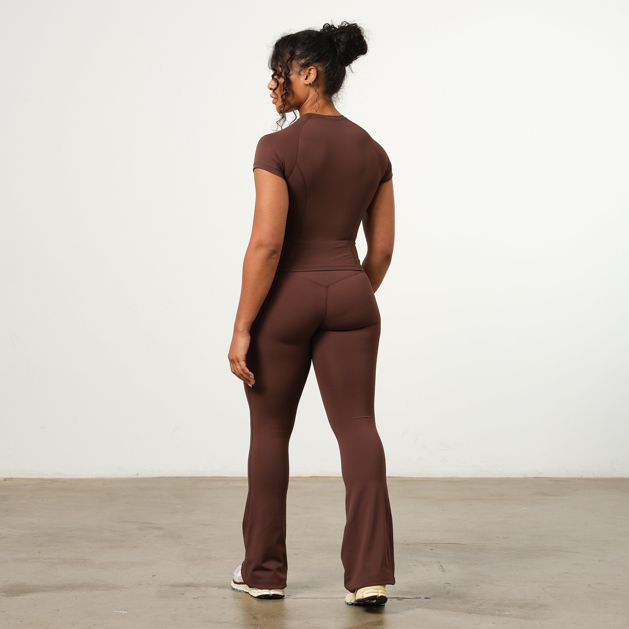 VANQUISH ENHANCE COFFEE BROWN PETITE HIGH-WAIST FLARED LEGGING