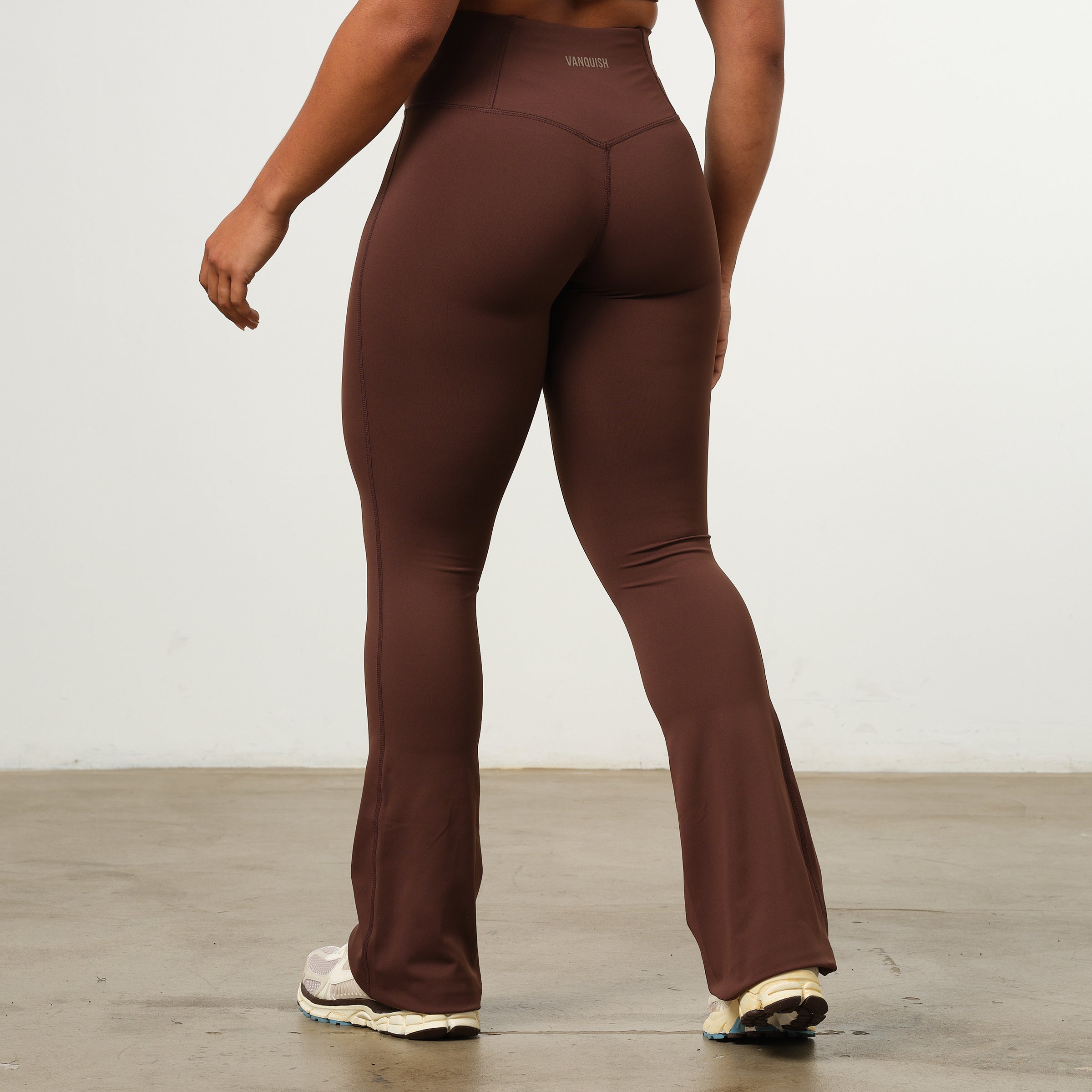 VANQUISH ENHANCE COFFEE BROWN PETITE HIGH-WAIST FLARED LEGGING