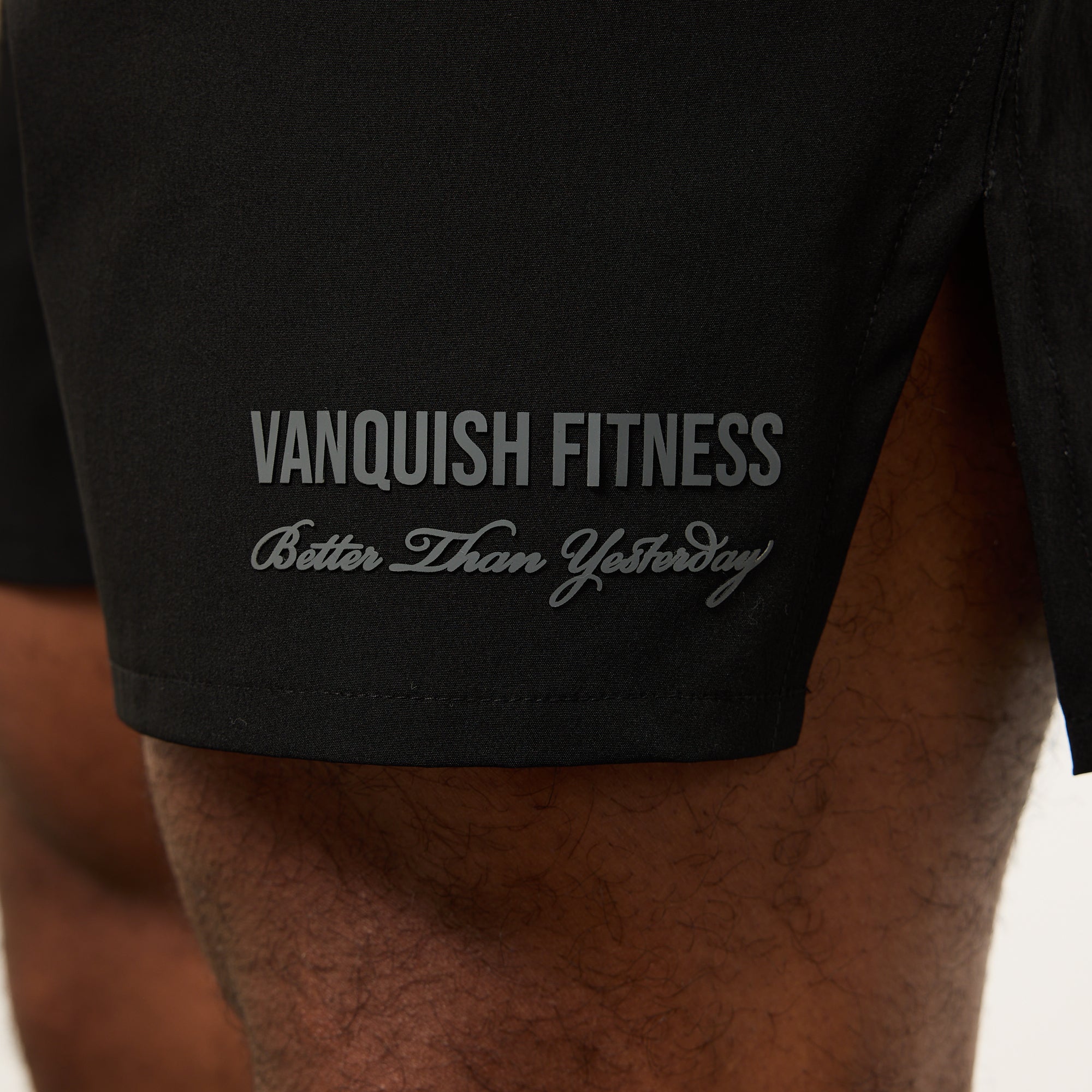 Vanquish – Schwarze Shorts mit charakteristischem Webmuster