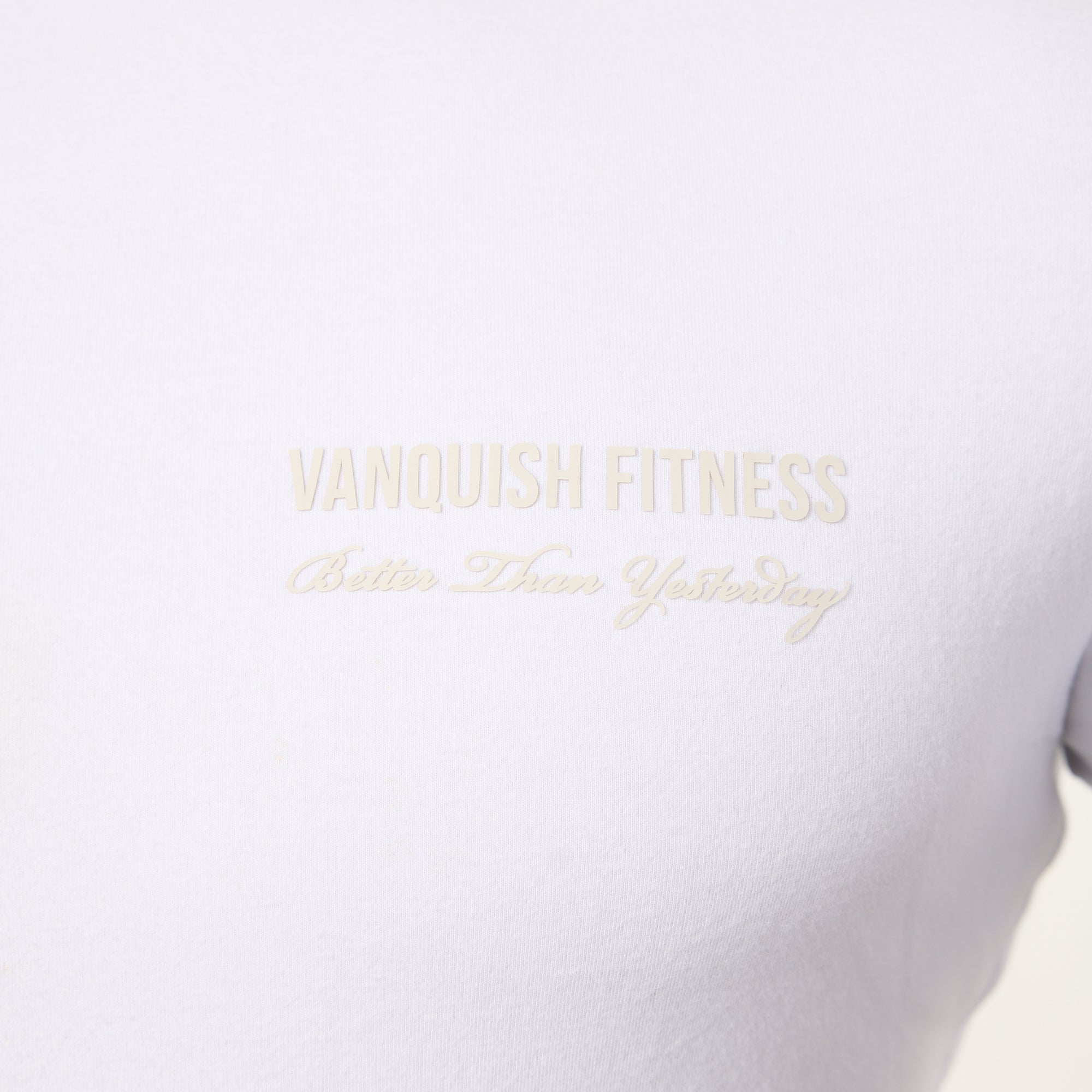 Vanquish – Tailliertes T-Shirt „Signature“ in Weiß