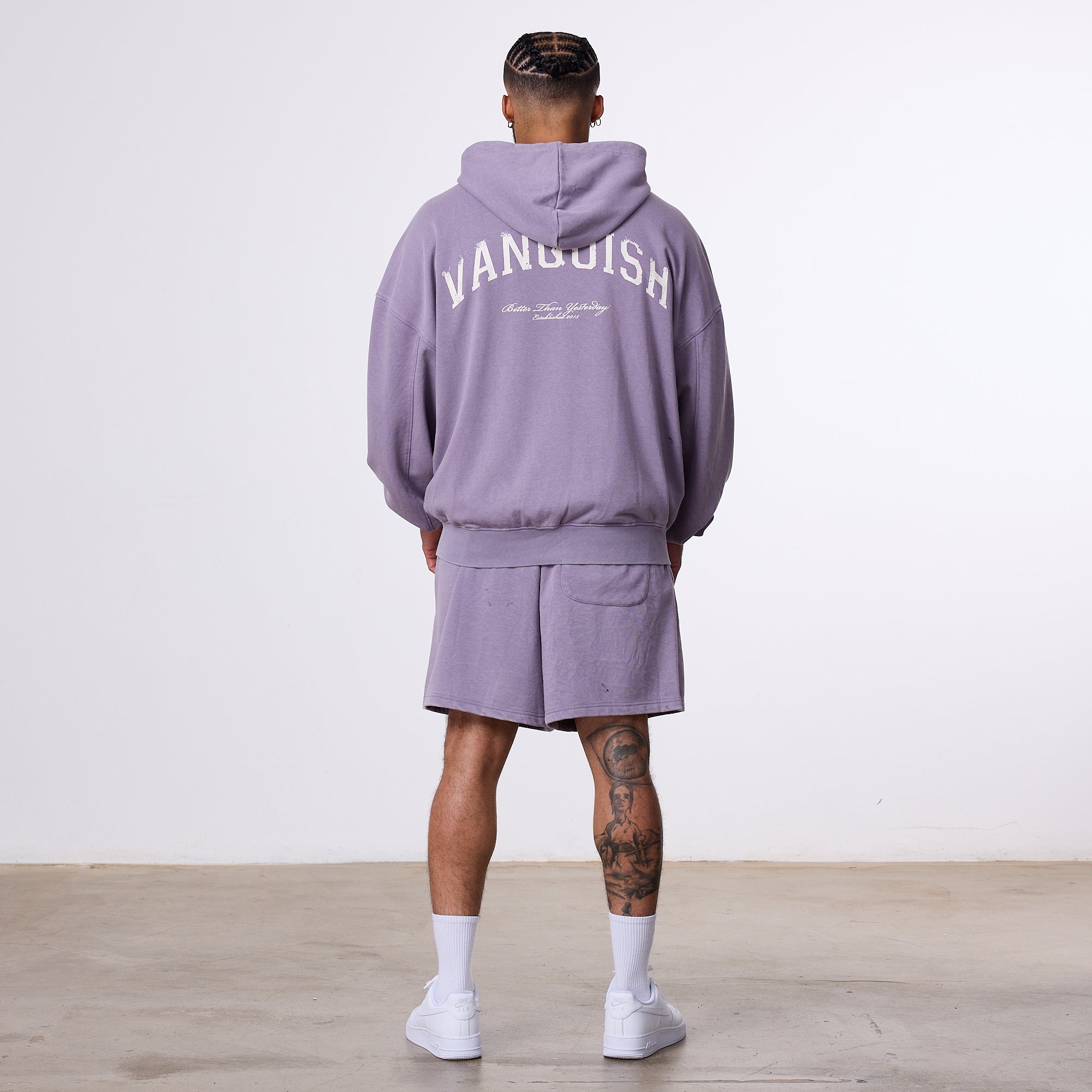 Vanquish – „Better Than Yesterday“-Sweatshorts in verwaschenem Lila