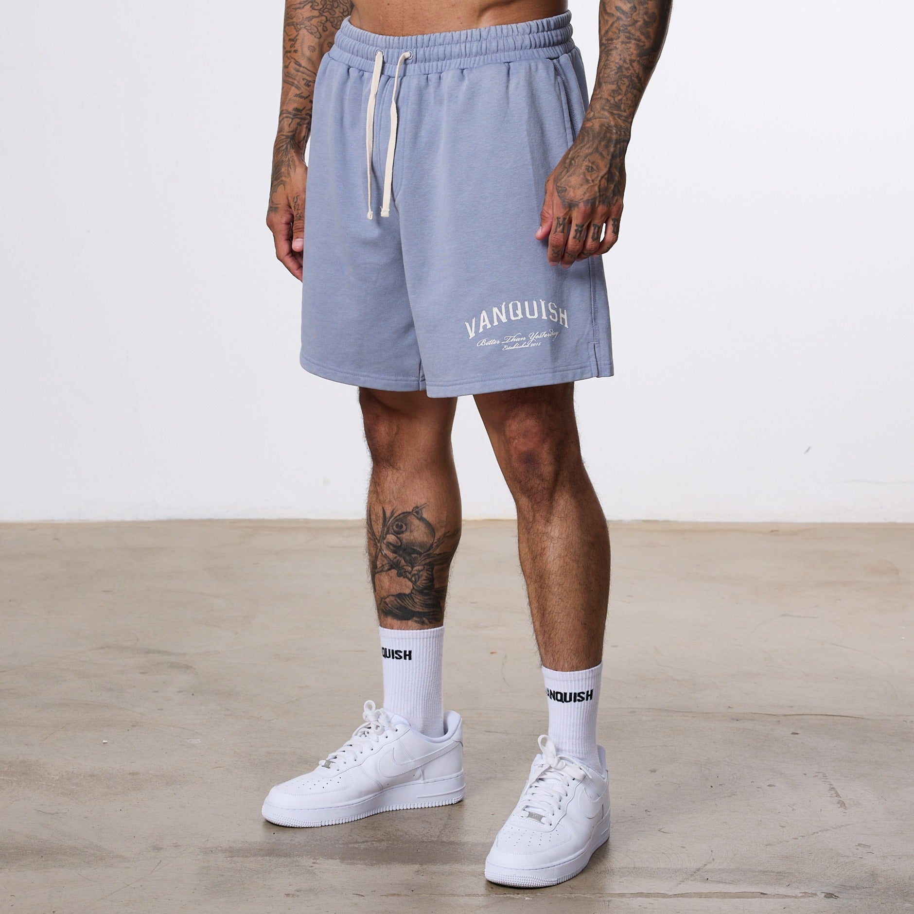 Vanquish – „Better Than Yesterday“-Sweatshorts in verwaschenem Blau