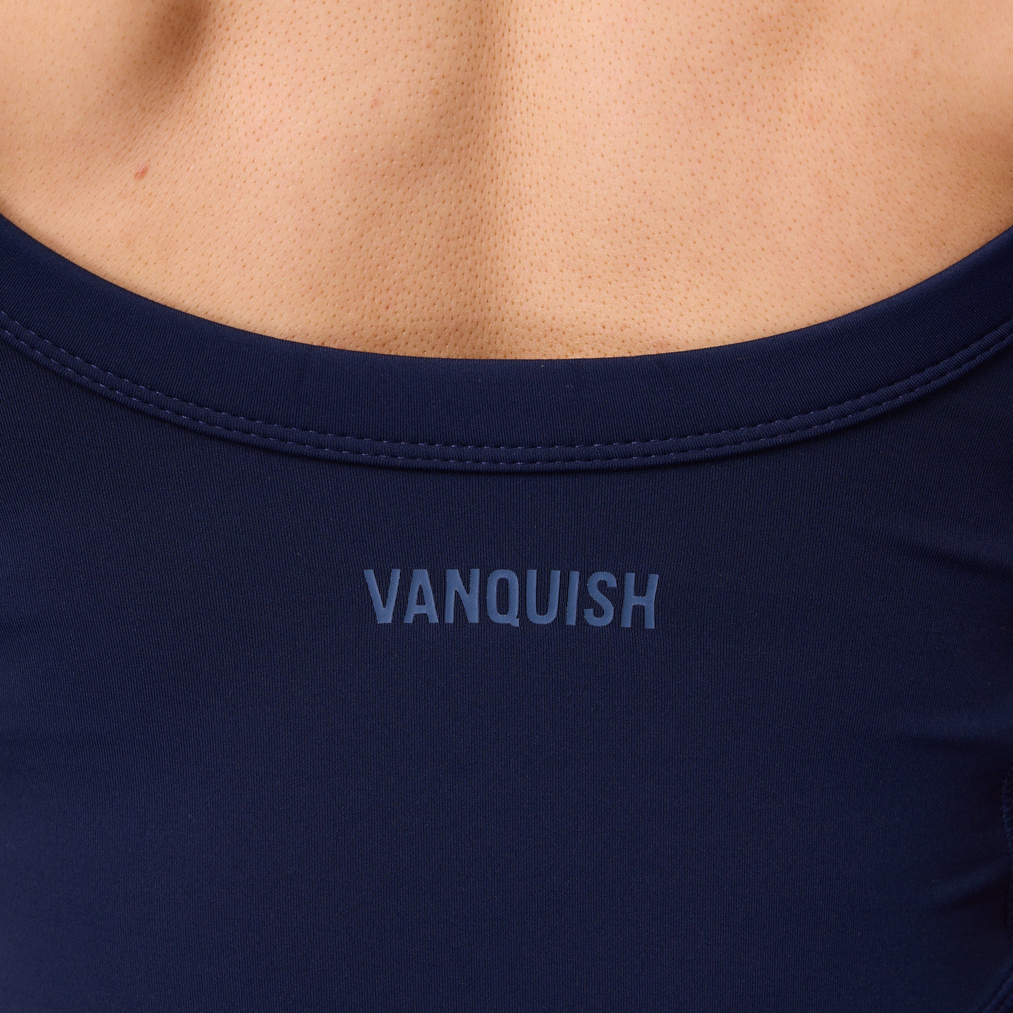 Vanquish Enhance – Einteiler mit U-Ausschnitt und Blumenmuster in Marineblau