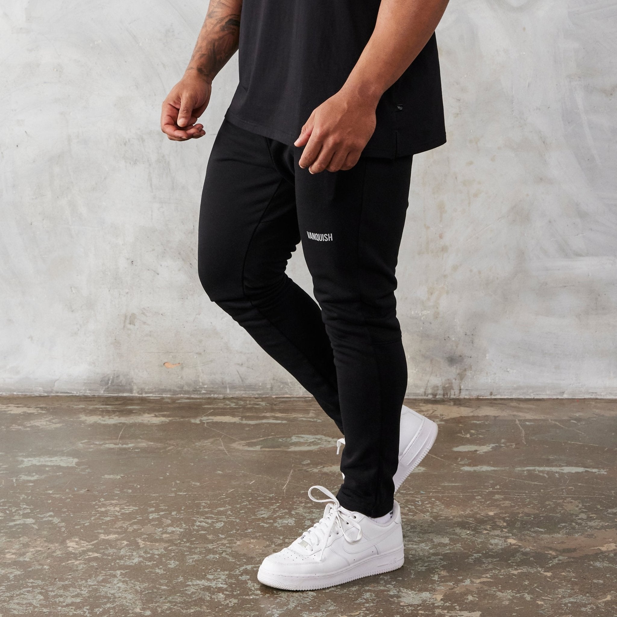 Vanquish Essential Black Tapered Fit Sweatpants